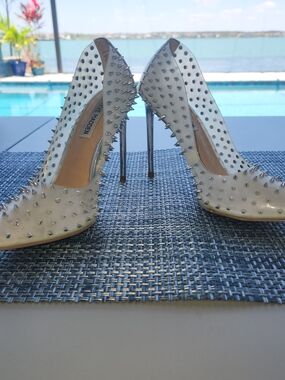 Steve Madden White Spiked Stiletto Pumps with Silver Spikes
